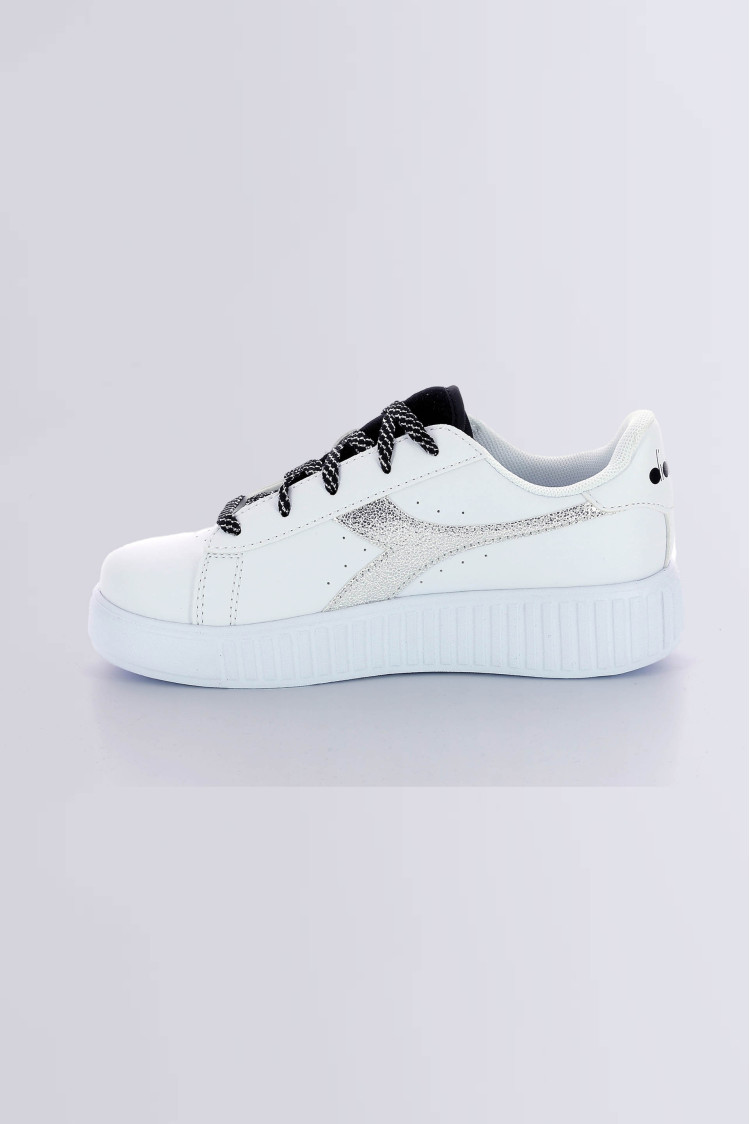 Game Sneakers blanc et argent pour fille de la marque Diadora